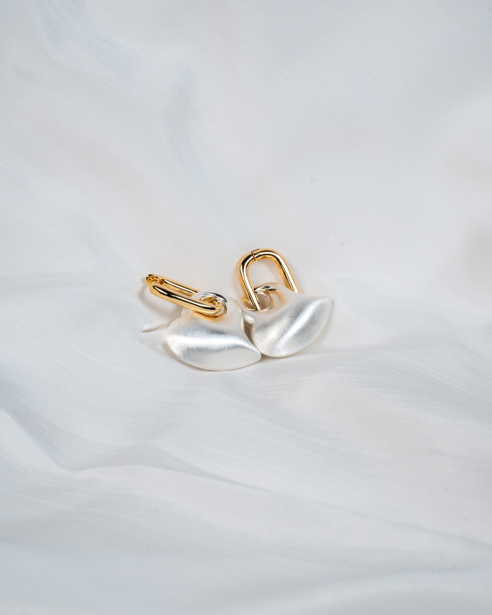 Σκουλαρίκια Κρίκοι με Ασημί Καρδιά Περλέ