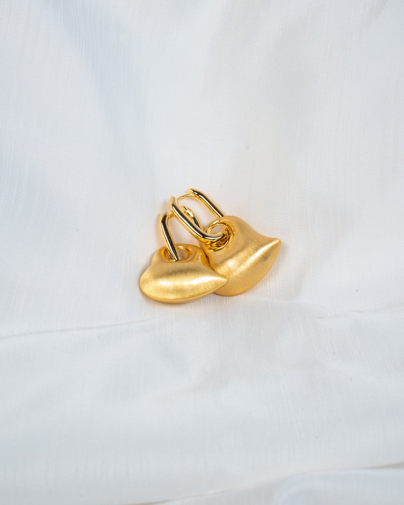 Σκουλαρίκια Κρίκοι με Χρυσή Καρδιά Περλέ